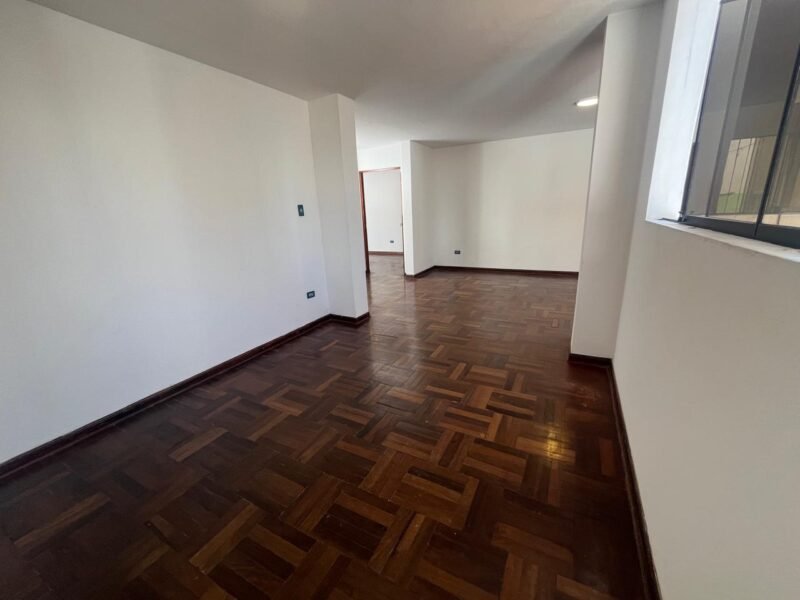 Venta de Departamento en 3er piso con terraza en Miraflores