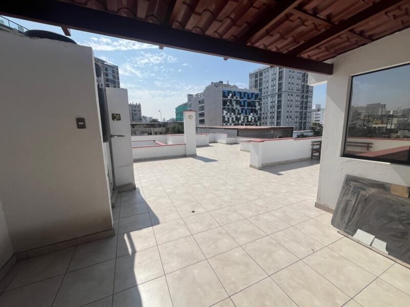 Venta de Departamento en 3er piso con terraza en Miraflores