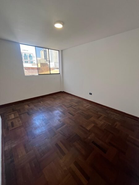 Venta de Departamento en 3er piso con terraza en Miraflores