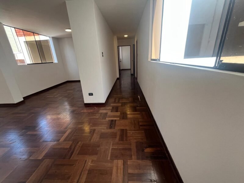 Venta de Departamento en 3er piso con terraza en Miraflores