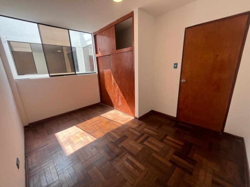 Venta de Departamento en 3er piso con terraza en Miraflores